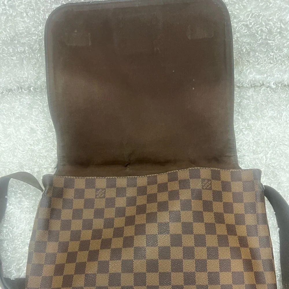 Louis Vuitton Damier Brooklyn MM Messenger bag